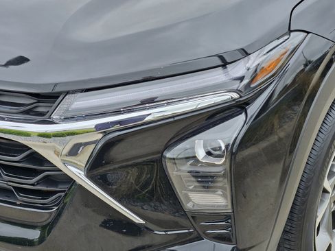 Certified 2024 Chevrolet Trax LT w/ Driver Confidence Package image 11