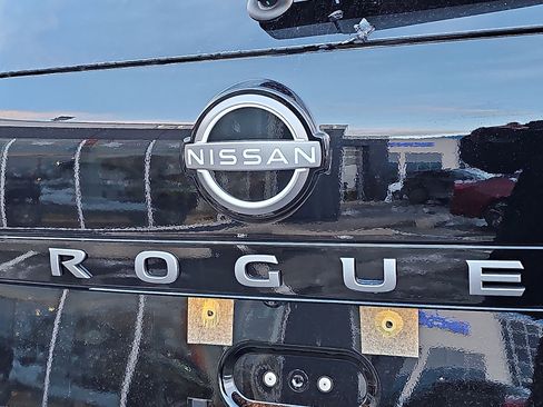 Certified 2025 Nissan Rogue SL w/ Tech Package image 33