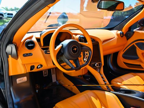 Used 2022 McLaren 765LT RWD image 16