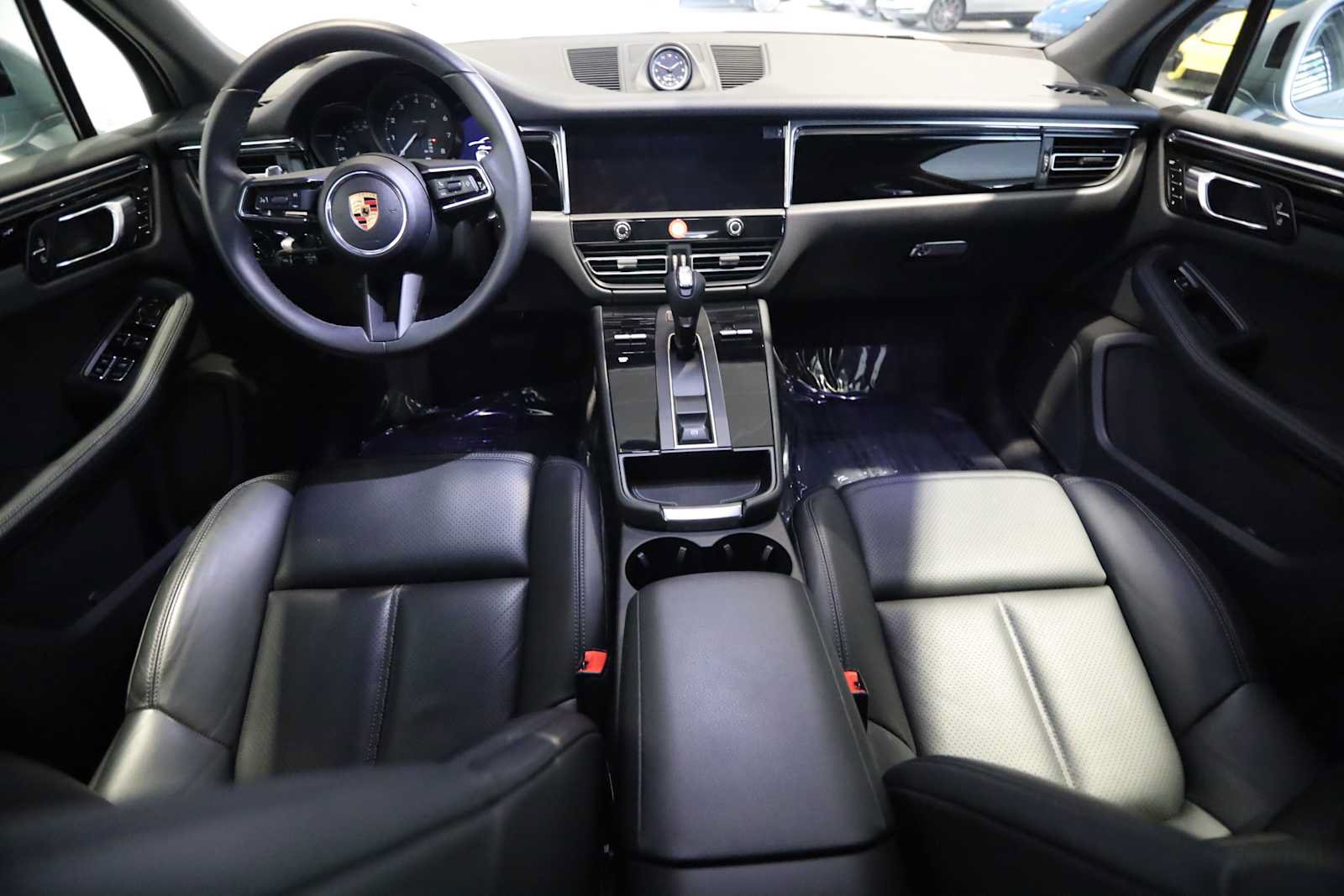 Used 2025 Porsche Macan AWD/4WD image 20