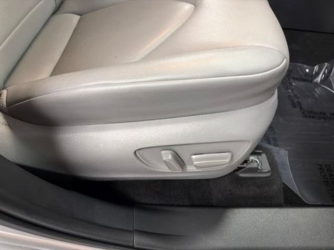 Used 2022 Toyota Highlander XLE AWD/4WD image 11