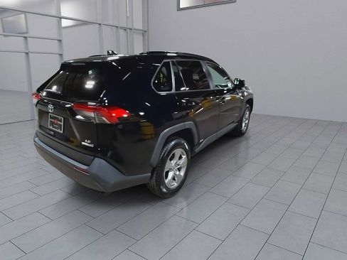 Certified 2022 Toyota RAV4 LE AWD/4WD image 8