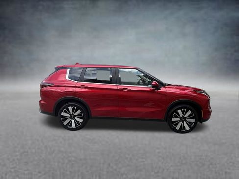 Used 2025 Mitsubishi Outlander SE FWD image 8