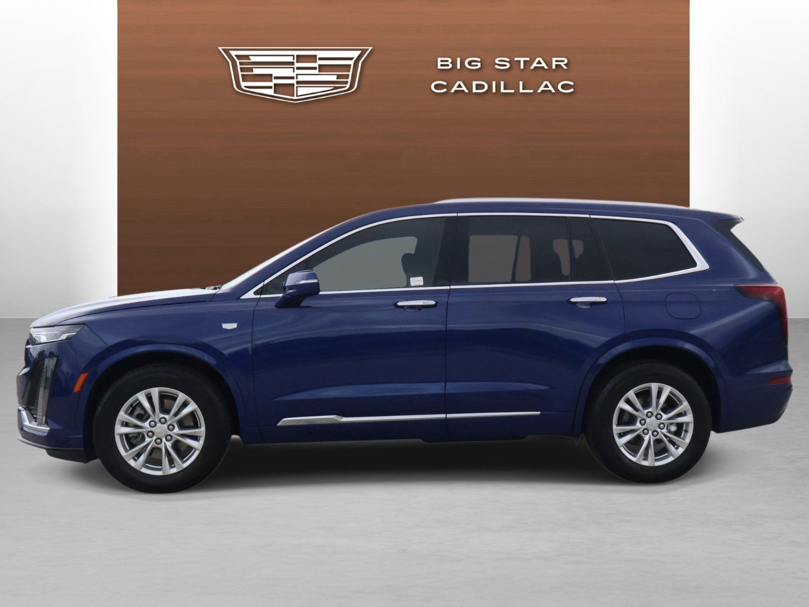 Used 2025 Cadillac XT6 Luxury FWD image 2