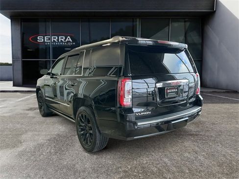 Used 2020 GMC Yukon Denali image 2