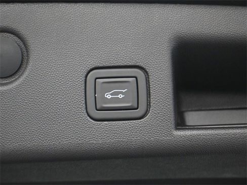 Used 2024 Chevrolet Equinox Premier image 24