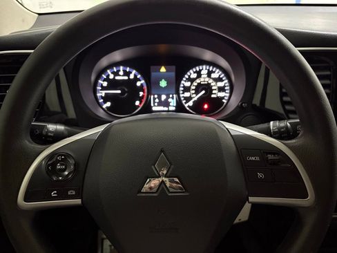 Used 2019 Mitsubishi Outlander ES image 22