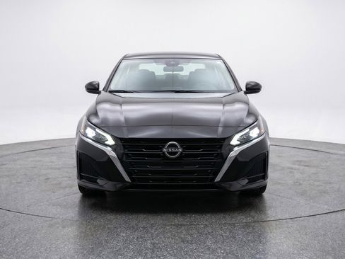 Used 2025 Nissan Altima 2.5 SV FWD image 2