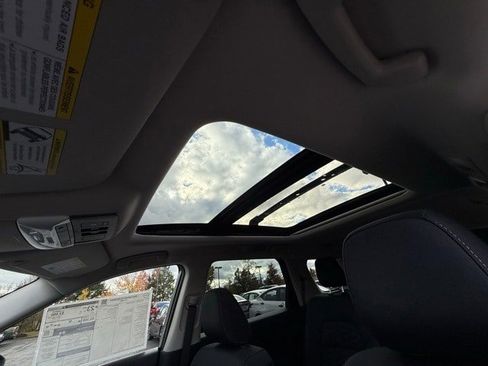 New 2025 Nissan Pathfinder SV image 14