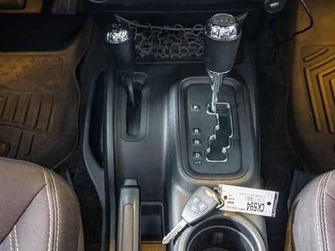 Used 2014 Jeep Wrangler Unlimited Rubicon w/ Connectivity Group AWD/4WD image 25