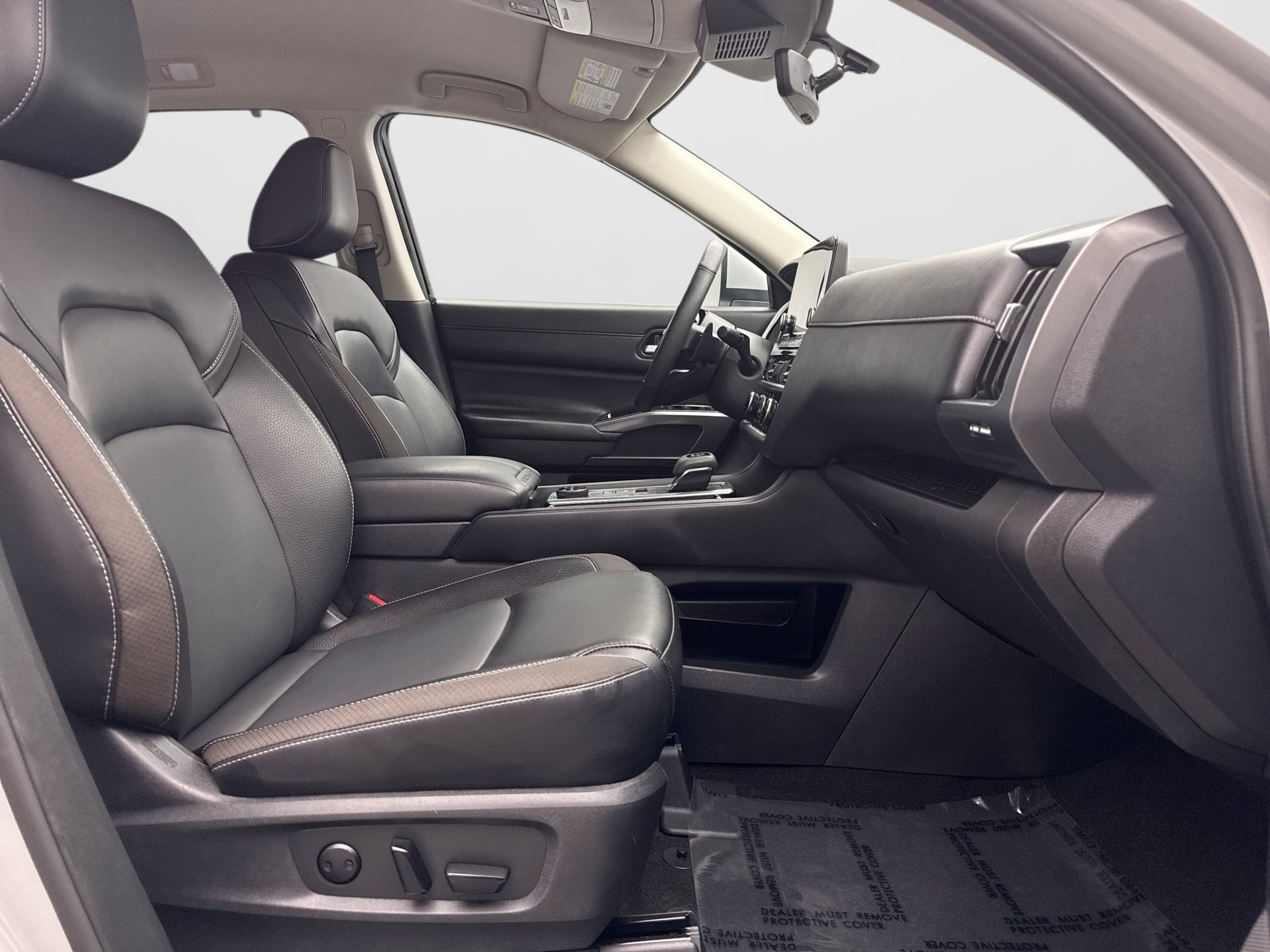 Used 2023 Nissan Pathfinder SL AWD/4WD image 18