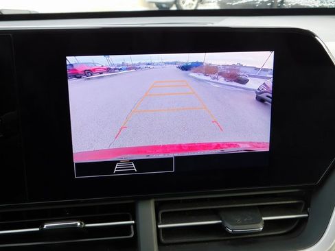 Used 2025 Chevrolet Trax LS image 32