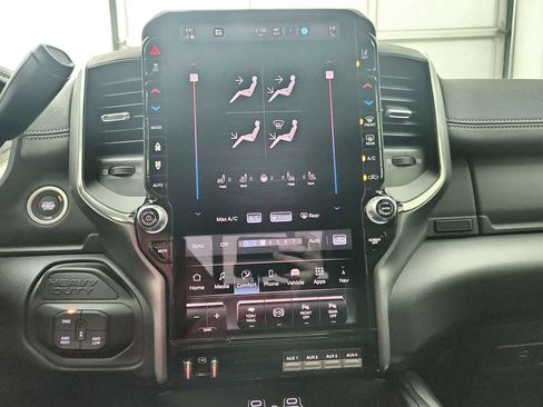 New 2026 RAM 2500 Laramie AWD/4WD image 28