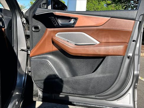 Used 2023 Acura MDX SH-AWD w/ Technology Package image 23