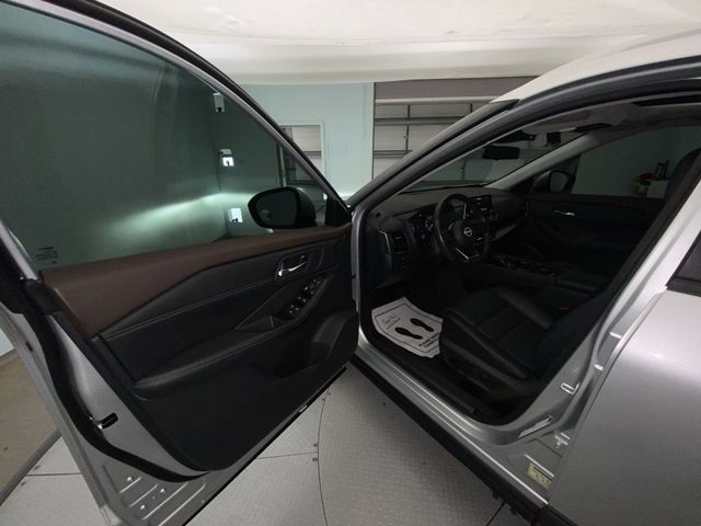 Used 2023 Nissan Rogue SV w/ SV Premium B Package AWD/4WD image 11