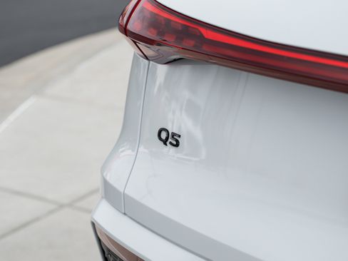 Used 2025 Audi Q5 Premium Plus w/ Premium Plus AWD/4WD image 28