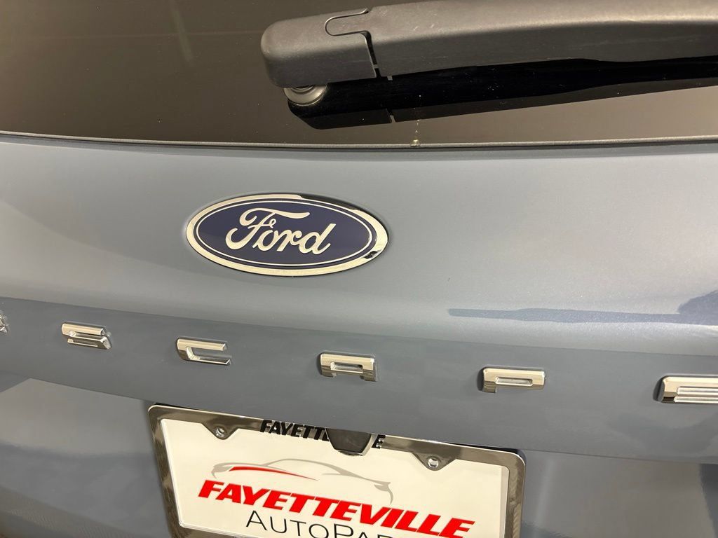 Used 2025 Ford Escape ST-Line FWD image 12