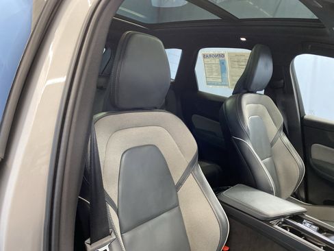 Used 2022 Volvo XC60 B5 R-Design image 42