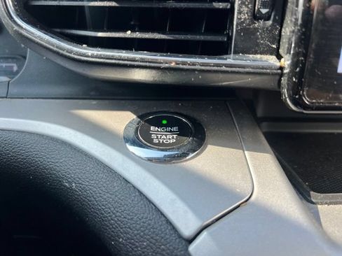 Used 2020 Ford Explorer XLT w/ Equipment Group 202A AWD/4WD image 31