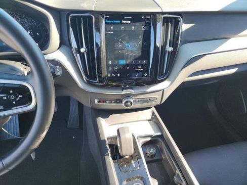 Certified 2025 Volvo XC60 B5 Plus image 8