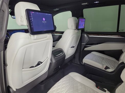 Certified 2025 Cadillac Escalade Sport Platinum w/ LPO, Floor Liner Package image 12