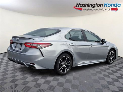 Used 2018 Toyota Camry SE w/ Moonroof Package image 6