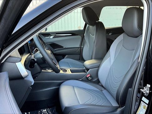 New 2025 Volkswagen Tiguan SE image 18