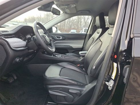 Certified 2022 Jeep Compass Latitude image 11