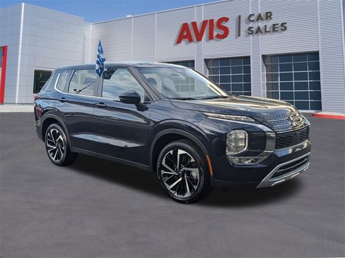 Used 2024 Mitsubishi Outlander SE image 3