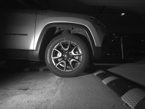 Used 2025 Jeep Compass Trailhawk AWD/4WD image 13