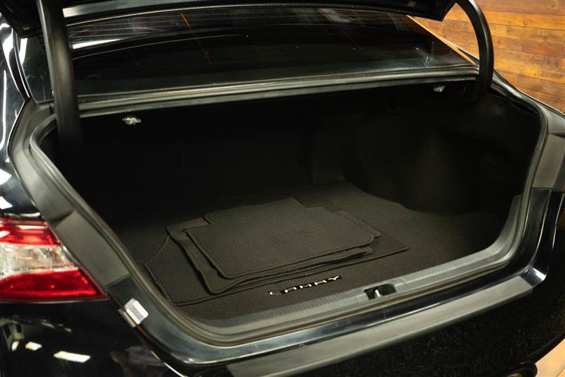 Used 2020 Toyota Camry SE w/ Carpet Mat Package FWD image 7