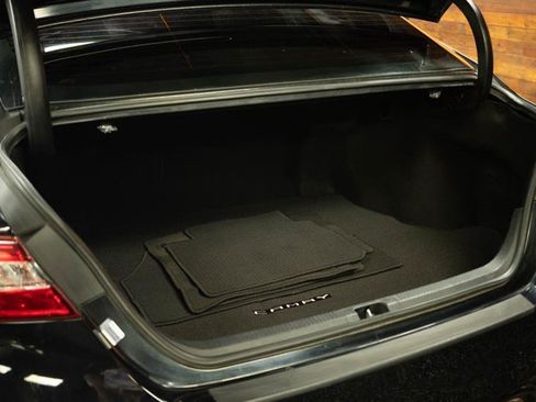 Used 2020 Toyota Camry SE w/ Carpet Mat Package FWD image 7