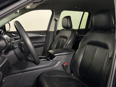 Used 2023 Jeep Grand Cherokee Limited AWD/4WD image 16