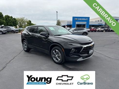Used 2025 Chevrolet Blazer LT AWD/4WD image 1