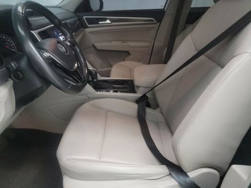 Used 2019 Volkswagen Atlas SE w/ Panoramic Sunroof Package FWD image 9