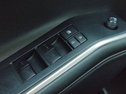 Used 2022 Toyota Highlander L image 27