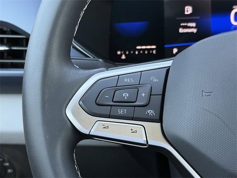 Certified 2022 Volkswagen Taos SE w/ Panoramic Sunroof Package image 11