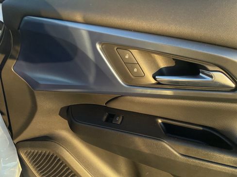 Used 2025 Chevrolet Equinox EV LT w/ Convenience Package image 45