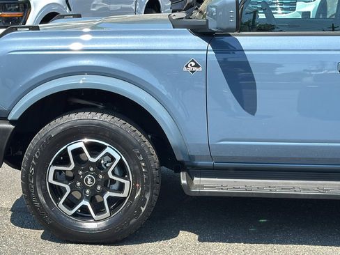 Certified 2025 Ford Bronco Outer Banks AWD/4WD image 3