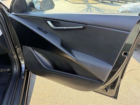 Used 2023 Kia Niro LX image 16