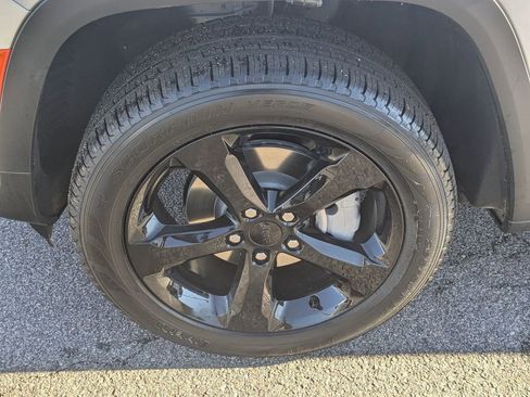 New 2025 Jeep Grand Cherokee Limited w/ Black Appearance Package image 9