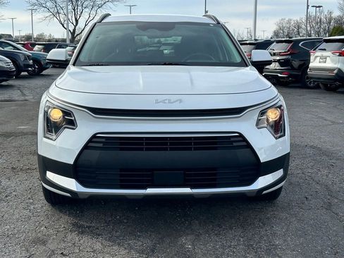 Used 2023 Kia Niro EX image 2