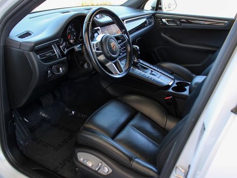 Used 2020 Porsche Macan AWD/4WD image 15
