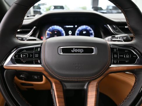New 2025 Jeep Grand Cherokee Summit image 30