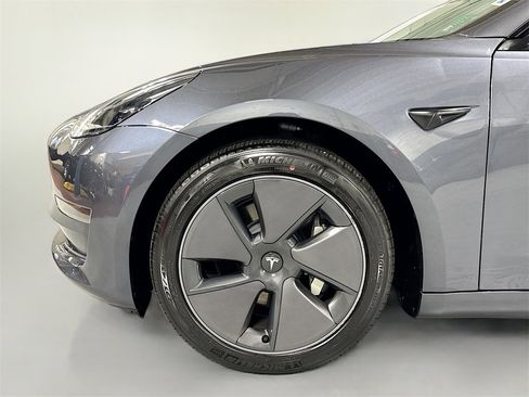 Used 2023 Tesla Model 3 Standard Range image 12
