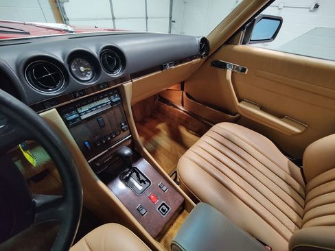 Used 1986 Mercedes-Benz 560 SL 2dr Convertible image 32