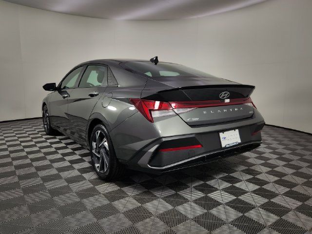 Certified 2025 Hyundai Elantra SEL FWD image 3