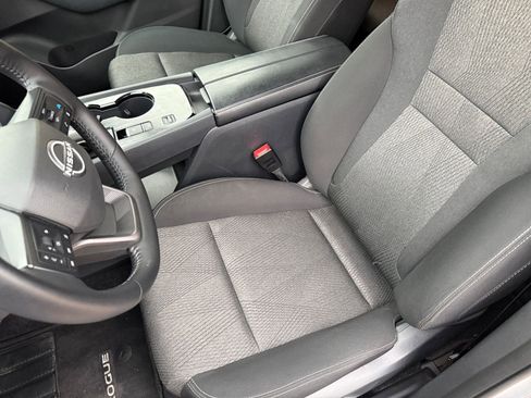 Used 2025 Nissan Rogue SV FWD image 37