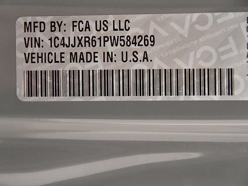 Used 2023 Jeep Wrangler Unlimited Rubicon 4xe w/ Cold Weather Group AWD/4WD image 13