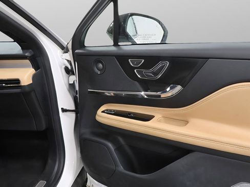 Used 2021 Lincoln Corsair Reserve w/ Equipment Group 201A image 32